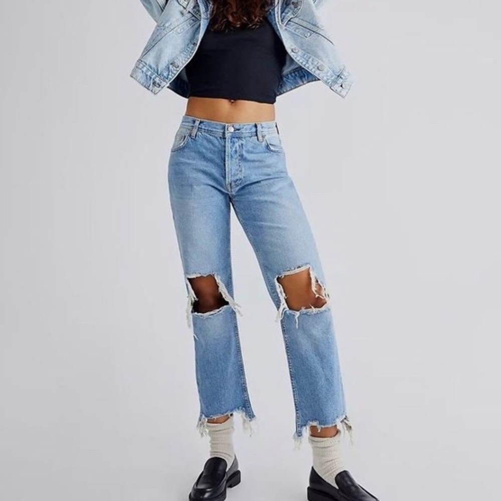 FREE PEOPLE We The Free Maggie Mid Rise Straight Leg Ripped Knee Jean Size 30